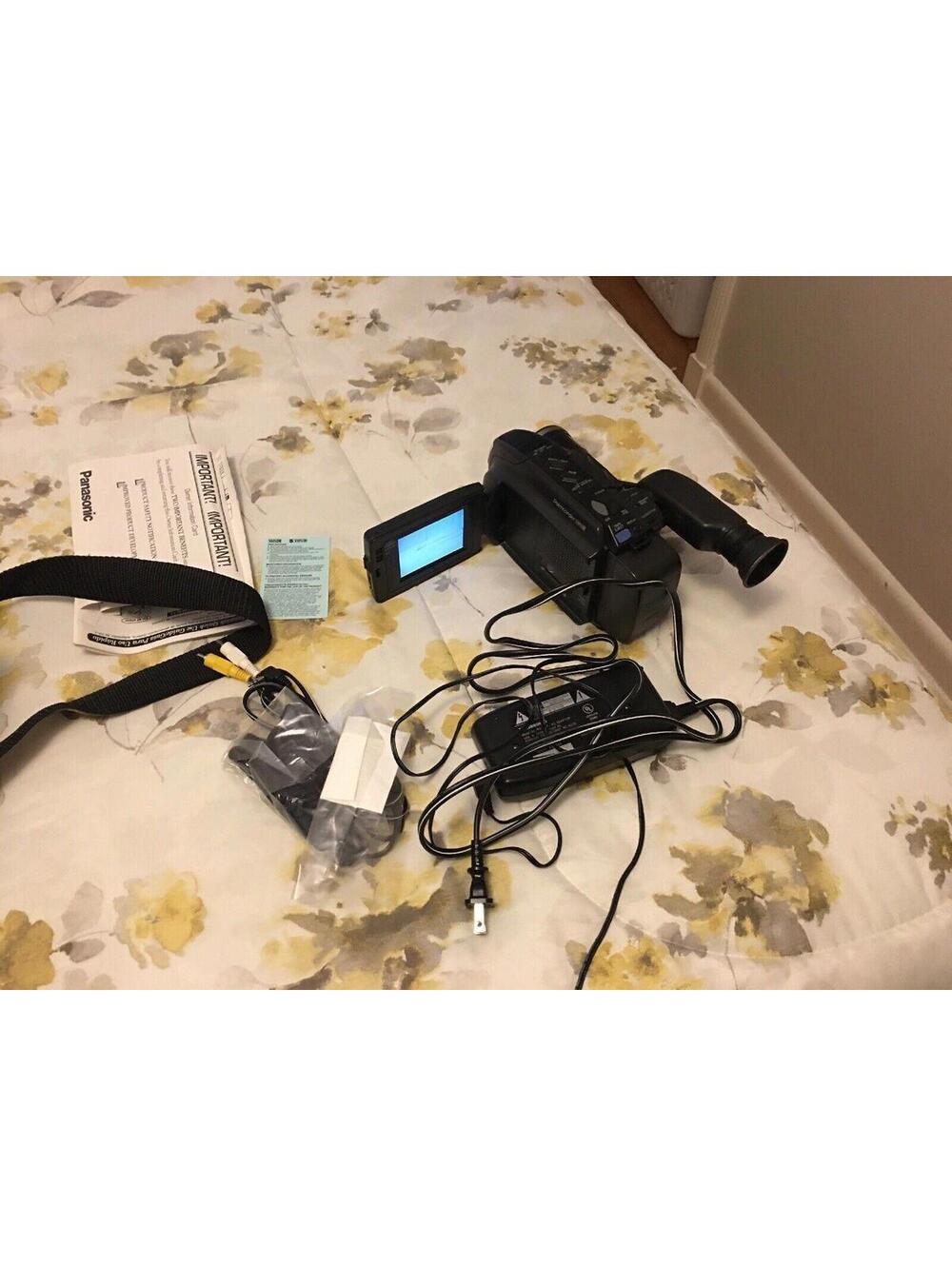 Panasonic Palmcorder PalmSight Camcorder PV-L657D with Manual in Case